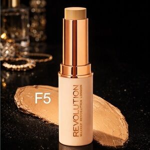 F5 | Makeup Revolution Fast Base Stick Foundation